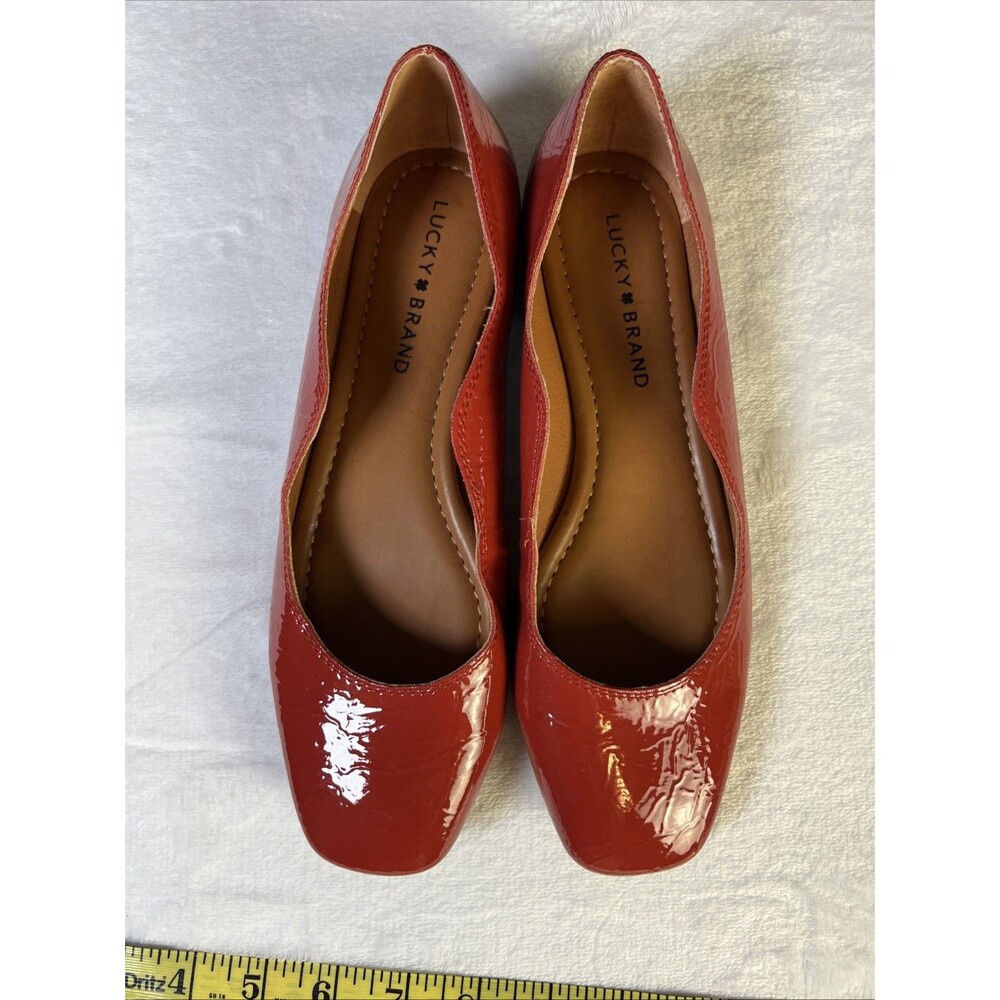 Lucky Brand Dellie Ballie Flats Size 8M Red Crinkle Scalloped Top Line Classic